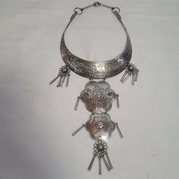 Vintage Hmong Miao Silver Metal Ceremonial  Etched Elephant Collar Necklace - Picture 1 of 11